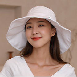 SALUA ## Tulip Bucket Hat White